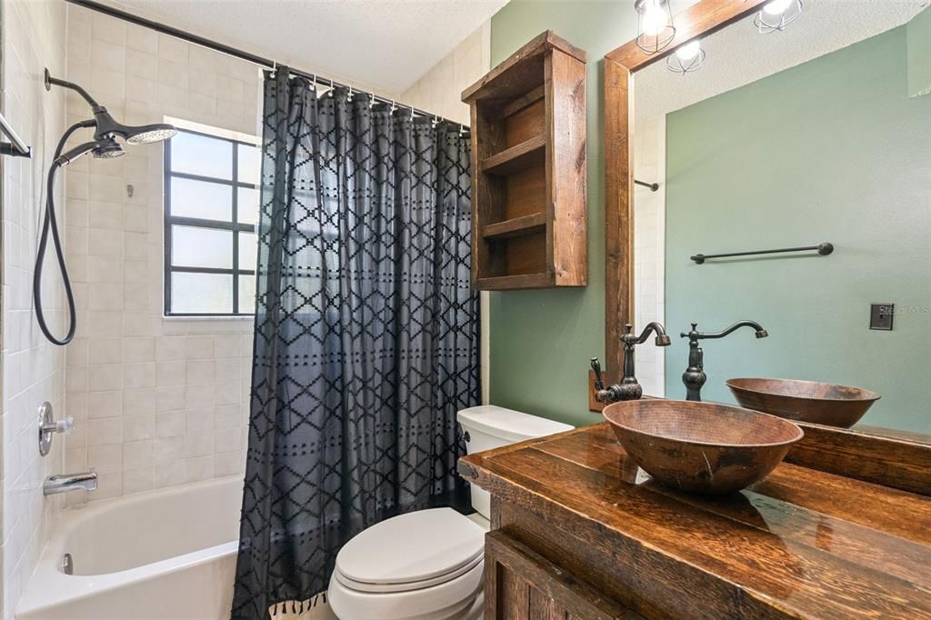 На продажу: $389,000 (3 спален, 2 ванн, 1907 Квадратных фут)