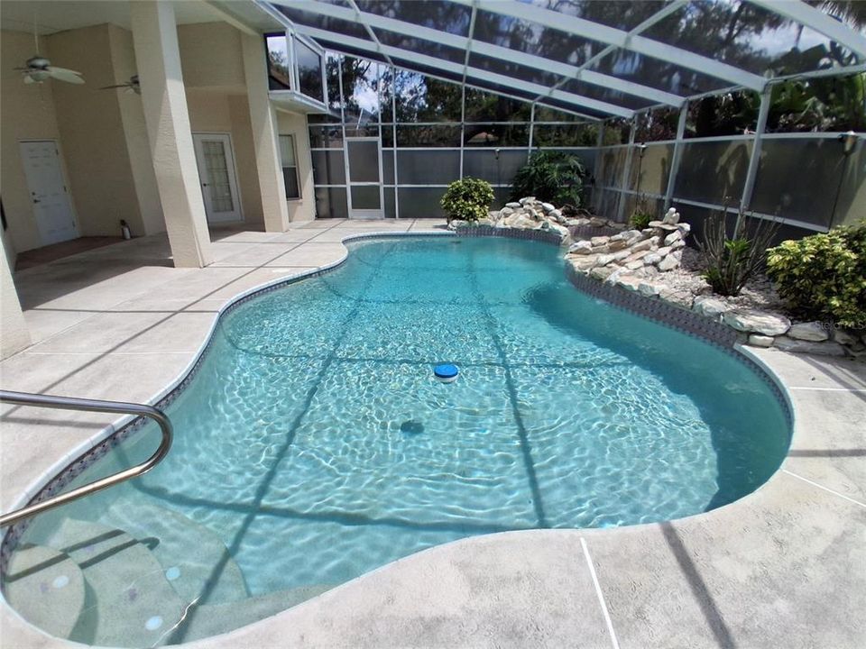 Active With Contract: $2,650 (3 beds, 2 baths, 2642 Square Feet)
