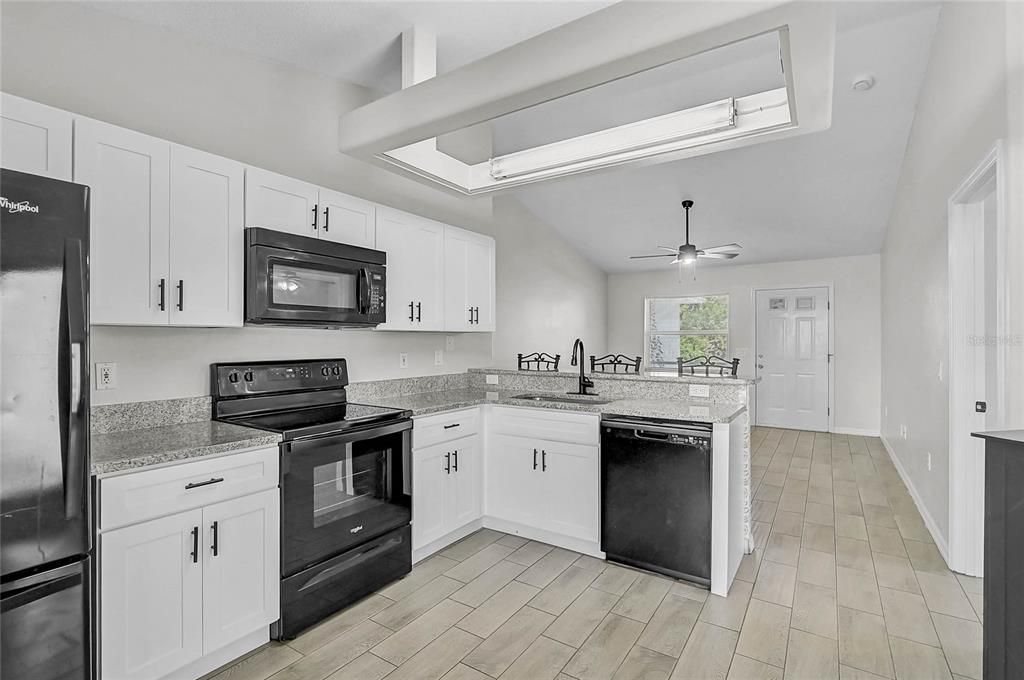 Activo con contrato: $259,900 (2 camas, 2 baños, 995 Pies cuadrados)