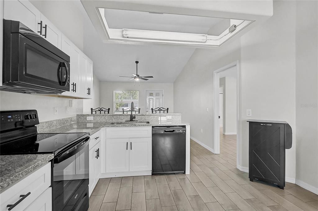 Activo con contrato: $259,900 (2 camas, 2 baños, 995 Pies cuadrados)
