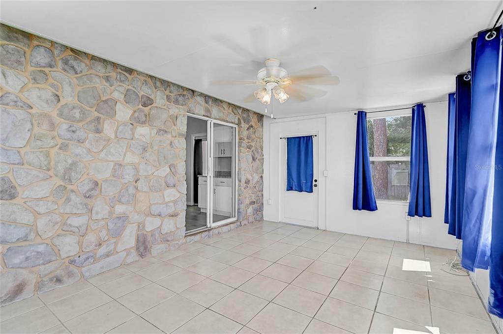 Activo con contrato: $259,900 (2 camas, 2 baños, 995 Pies cuadrados)