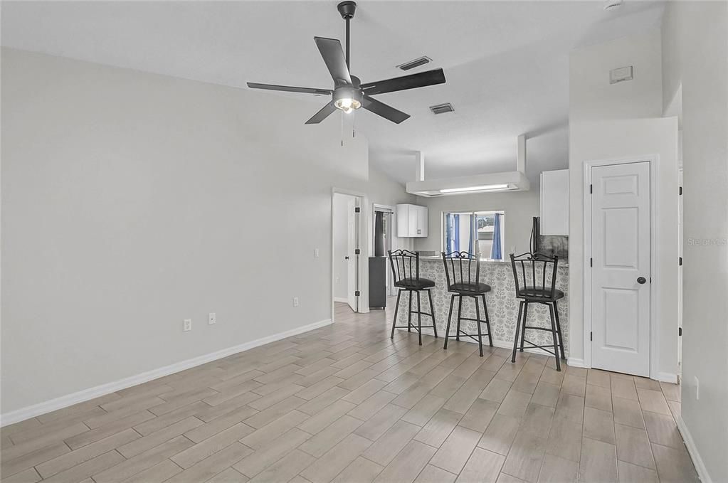 Activo con contrato: $259,900 (2 camas, 2 baños, 995 Pies cuadrados)
