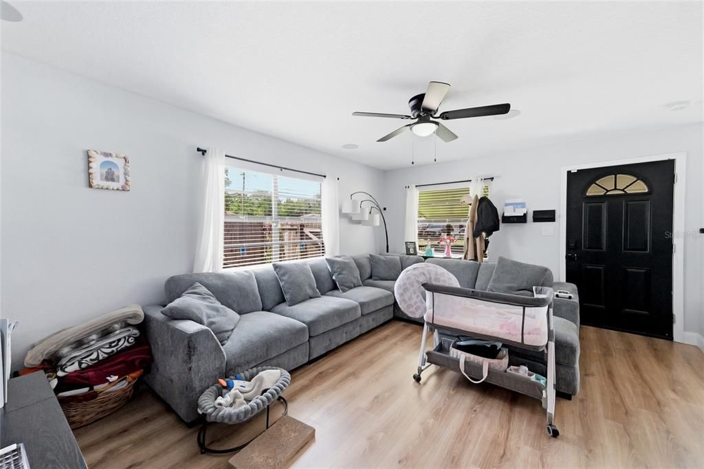 En Venta: $334,900 (3 camas, 2 baños, 1284 Pies cuadrados)