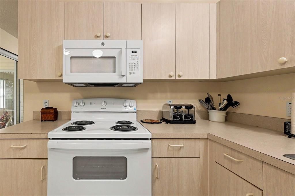 На продажу: $269,900 (2 спален, 2 ванн, 1148 Квадратных фут)