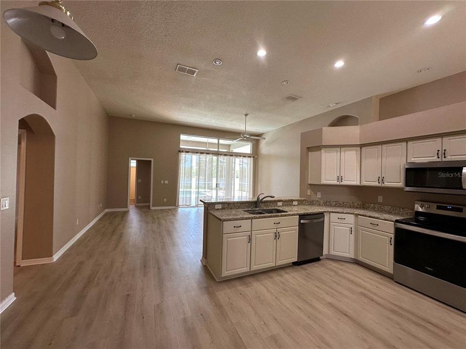 В аренду: $3,300 (4 спален, 3 ванн, 2216 Квадратных фут)