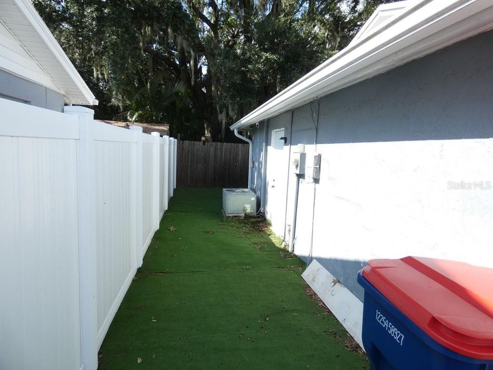 Active With Contract: $180,000 (3 beds, 2 baths, 1236 Square Feet)