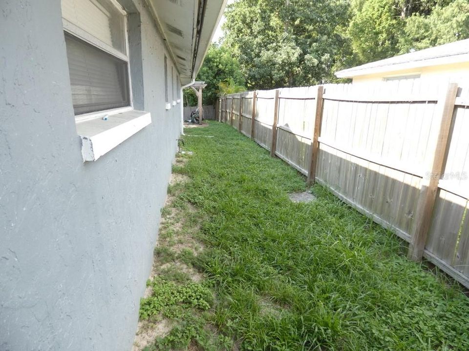 Active With Contract: $180,000 (3 beds, 2 baths, 1236 Square Feet)