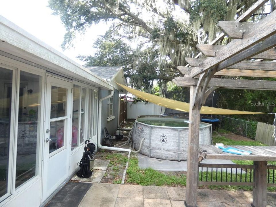 Active With Contract: $180,000 (3 beds, 2 baths, 1236 Square Feet)