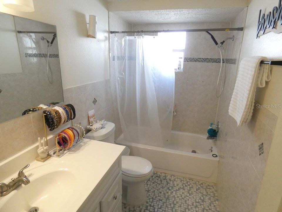 Active With Contract: $180,000 (3 beds, 2 baths, 1236 Square Feet)