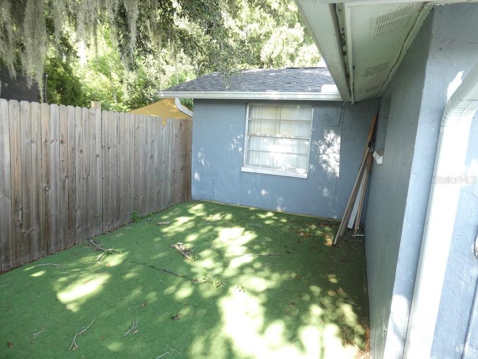 Active With Contract: $180,000 (3 beds, 2 baths, 1236 Square Feet)