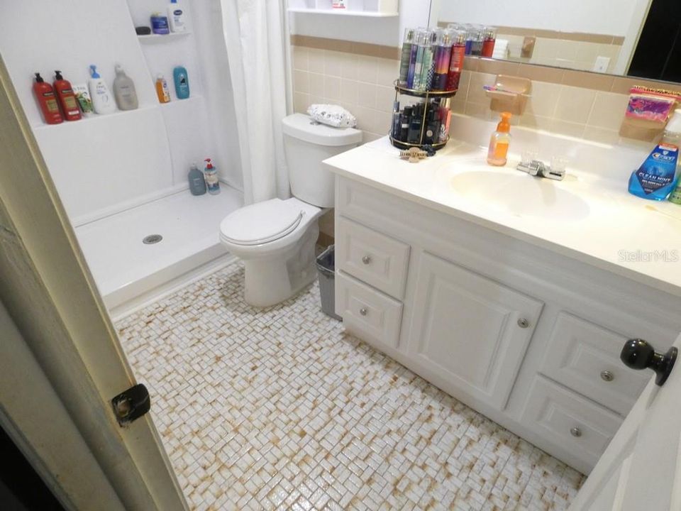 Active With Contract: $180,000 (3 beds, 2 baths, 1236 Square Feet)