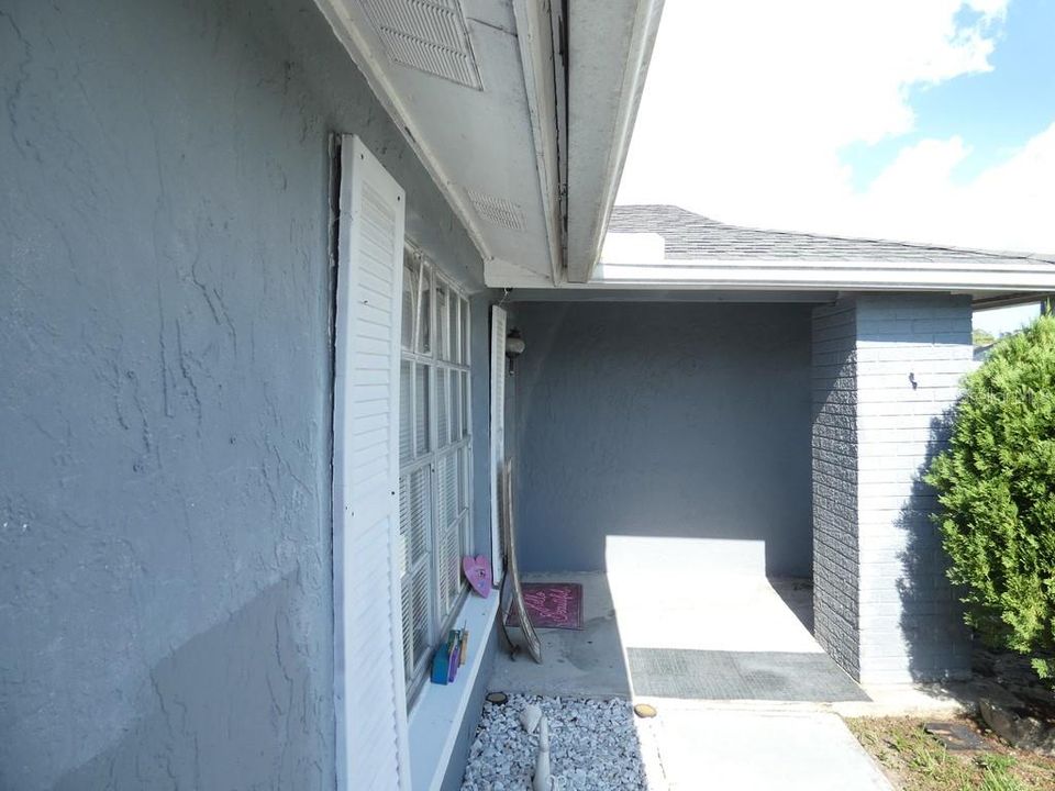 Active With Contract: $180,000 (3 beds, 2 baths, 1236 Square Feet)