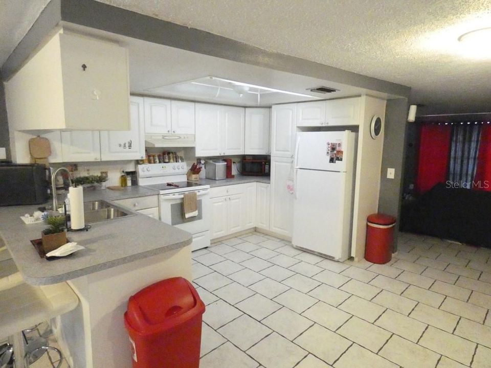 Active With Contract: $180,000 (3 beds, 2 baths, 1236 Square Feet)