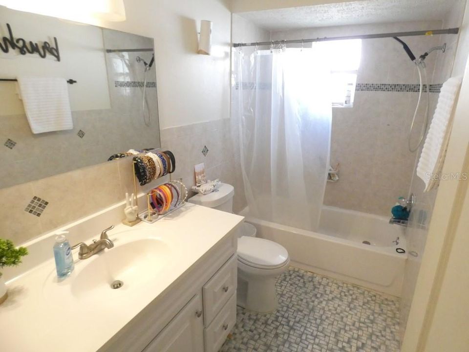 Active With Contract: $180,000 (3 beds, 2 baths, 1236 Square Feet)