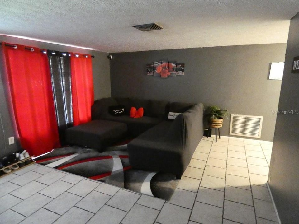 Active With Contract: $180,000 (3 beds, 2 baths, 1236 Square Feet)