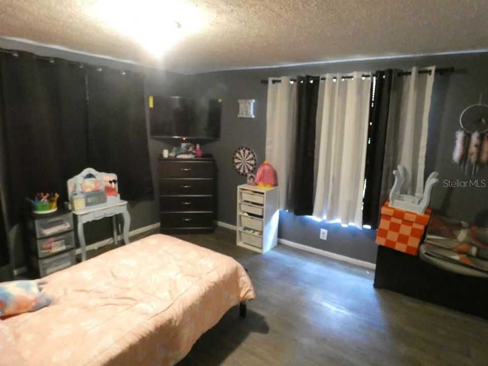 Active With Contract: $180,000 (3 beds, 2 baths, 1236 Square Feet)