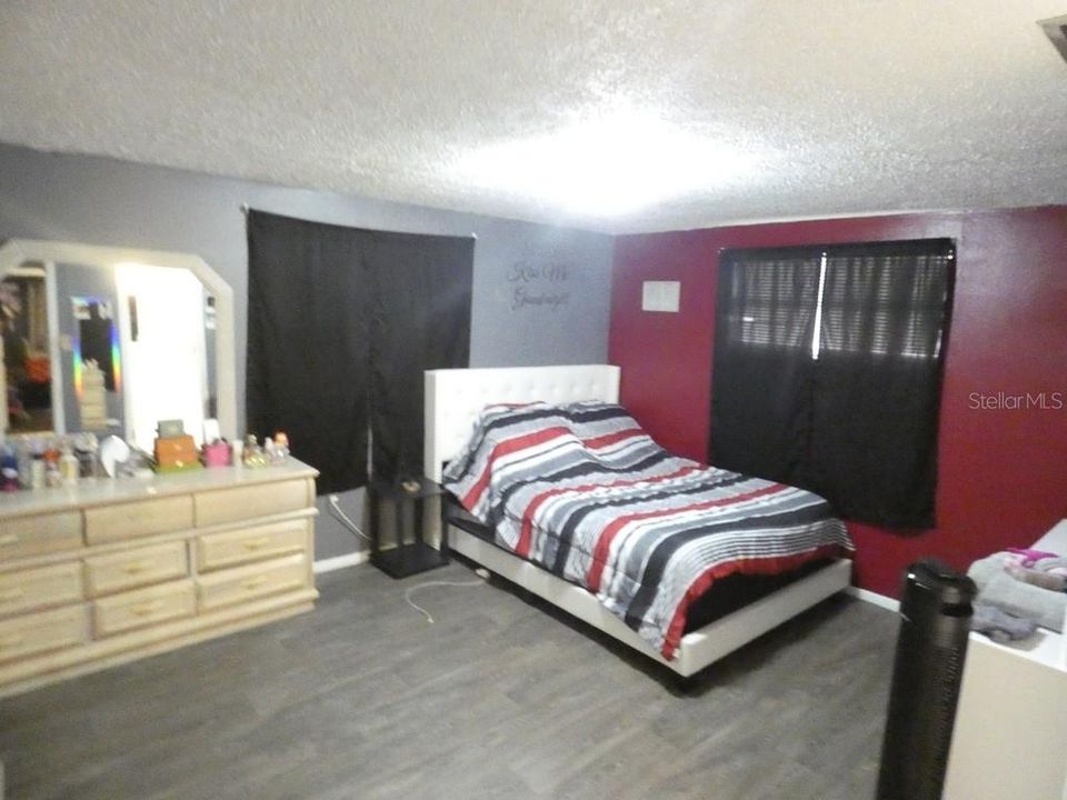Active With Contract: $180,000 (3 beds, 2 baths, 1236 Square Feet)