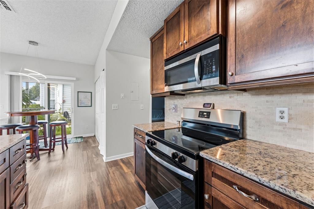 На продажу: $194,900 (2 спален, 2 ванн, 1128 Квадратных фут)
