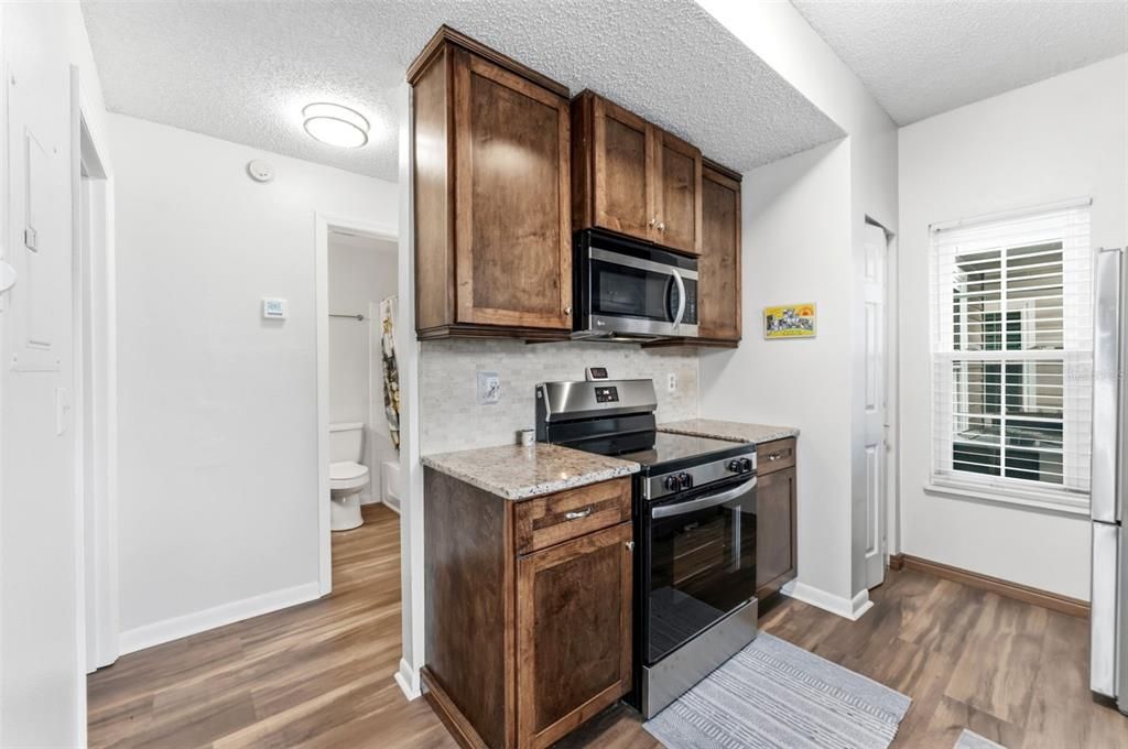 На продажу: $194,900 (2 спален, 2 ванн, 1128 Квадратных фут)