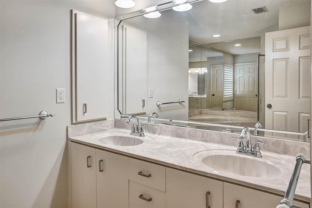 For Sale: $619,000 (3 beds, 2 baths, 2319 Square Feet)