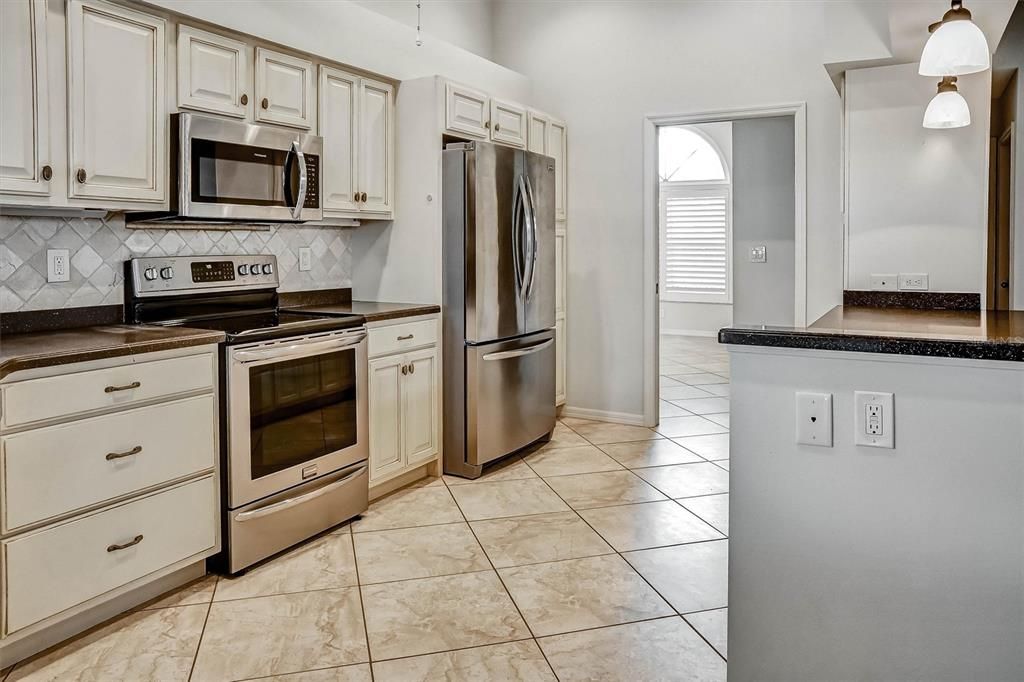 For Sale: $619,000 (3 beds, 2 baths, 2319 Square Feet)