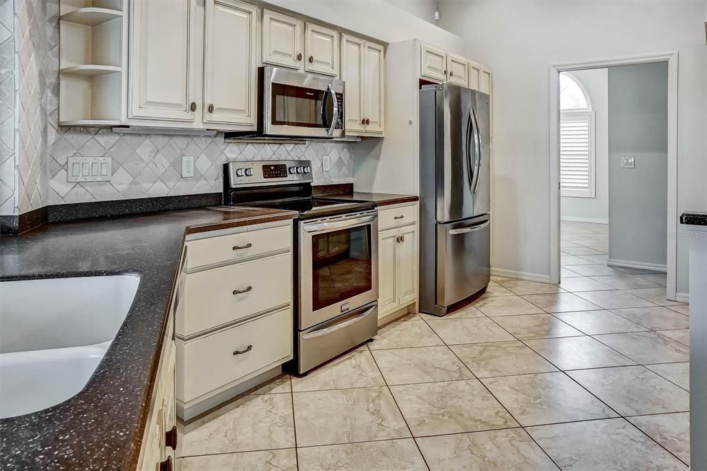 For Sale: $619,000 (3 beds, 2 baths, 2319 Square Feet)