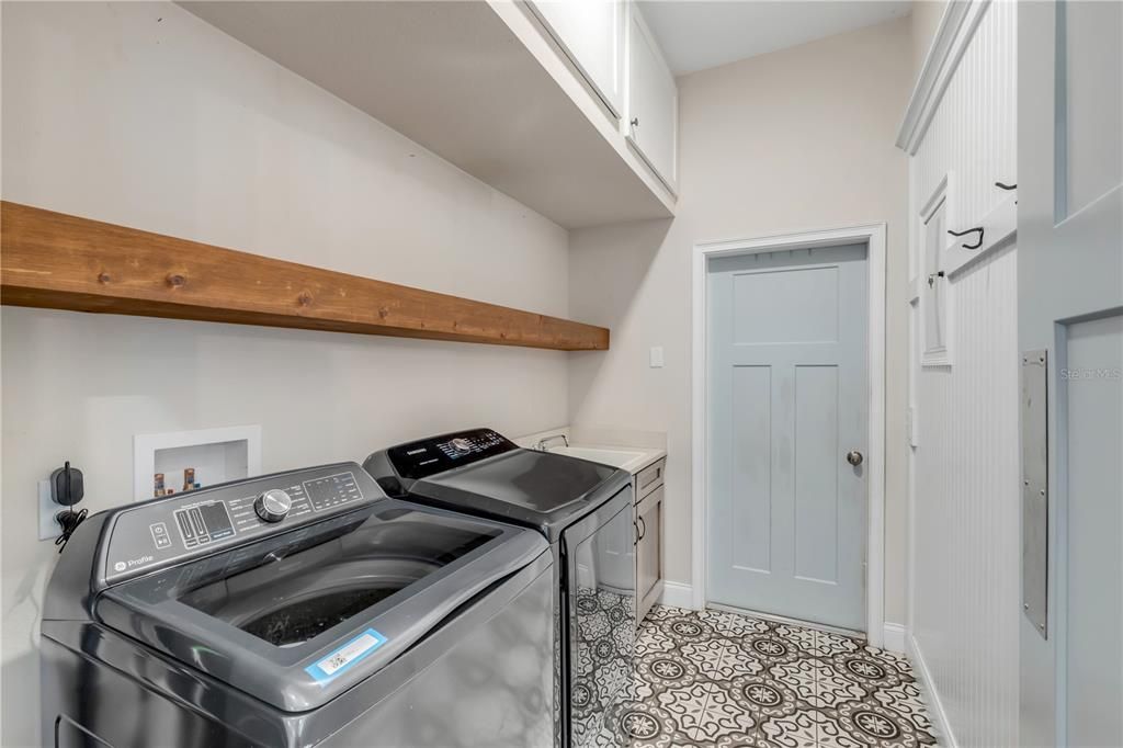 For Sale: $699,000 (3 beds, 2 baths, 1908 Square Feet)