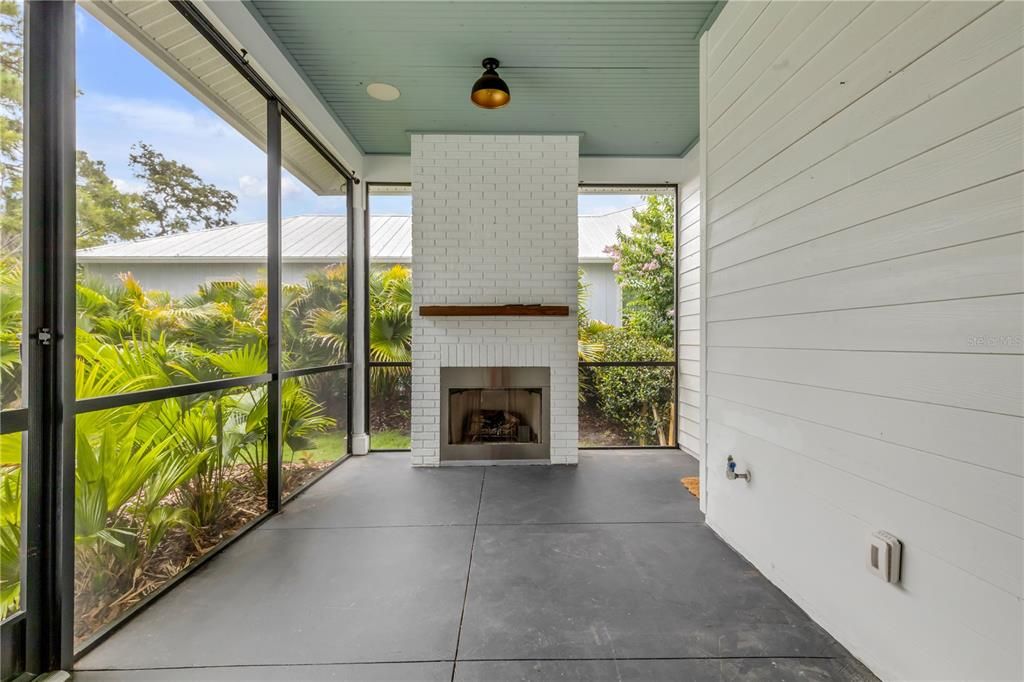 For Sale: $699,000 (3 beds, 2 baths, 1908 Square Feet)