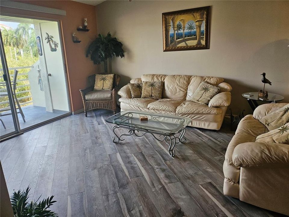 For Rent: $2,500 (2 beds, 2 baths, 1140 Square Feet)