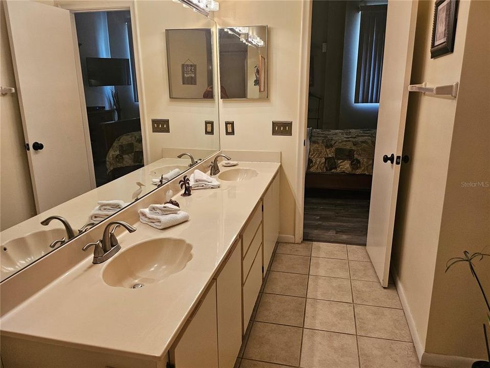 For Rent: $2,500 (2 beds, 2 baths, 1140 Square Feet)