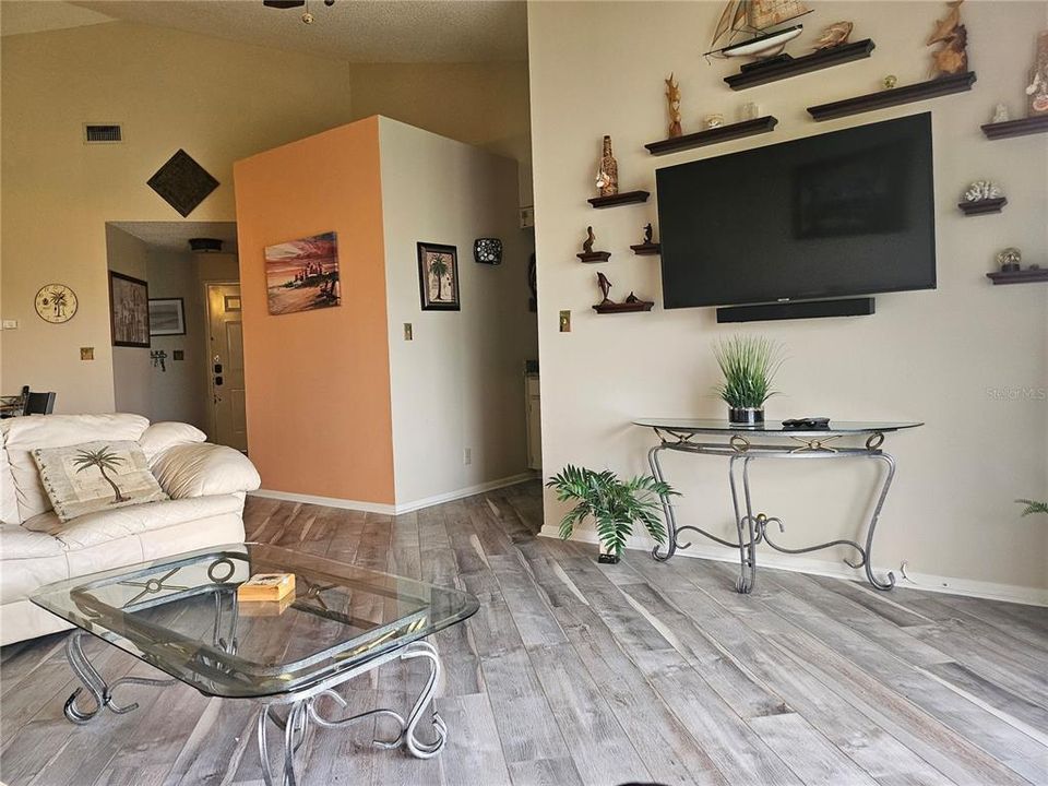 For Rent: $2,500 (2 beds, 2 baths, 1140 Square Feet)