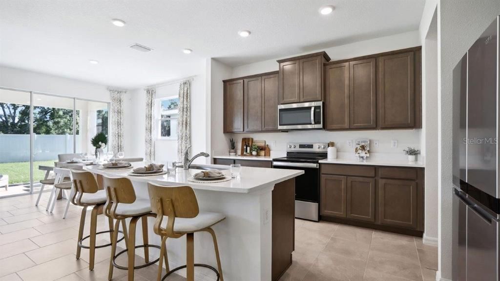 Activo con contrato: $519,990 (4 camas, 3 baños, 3313 Pies cuadrados)