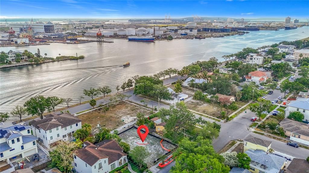 На продажу: $1,100,000 (0.16 acres)
