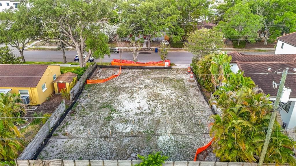 На продажу: $1,100,000 (0.16 acres)