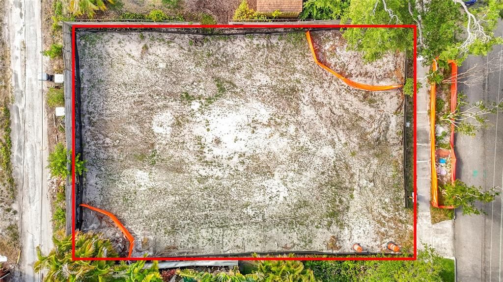 На продажу: $1,100,000 (0.16 acres)