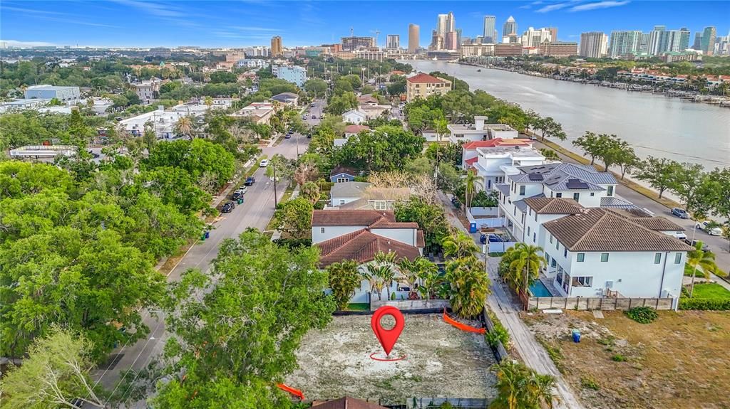 На продажу: $1,100,000 (0.16 acres)