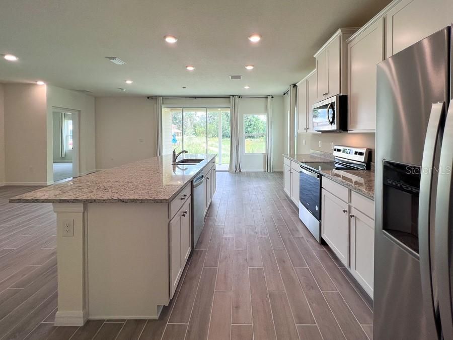 For Rent: $3,000 (3 beds, 2 baths, 1787 Square Feet)