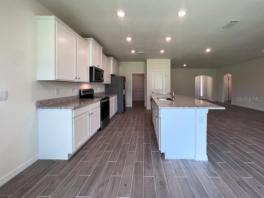 For Rent: $3,000 (3 beds, 2 baths, 1787 Square Feet)