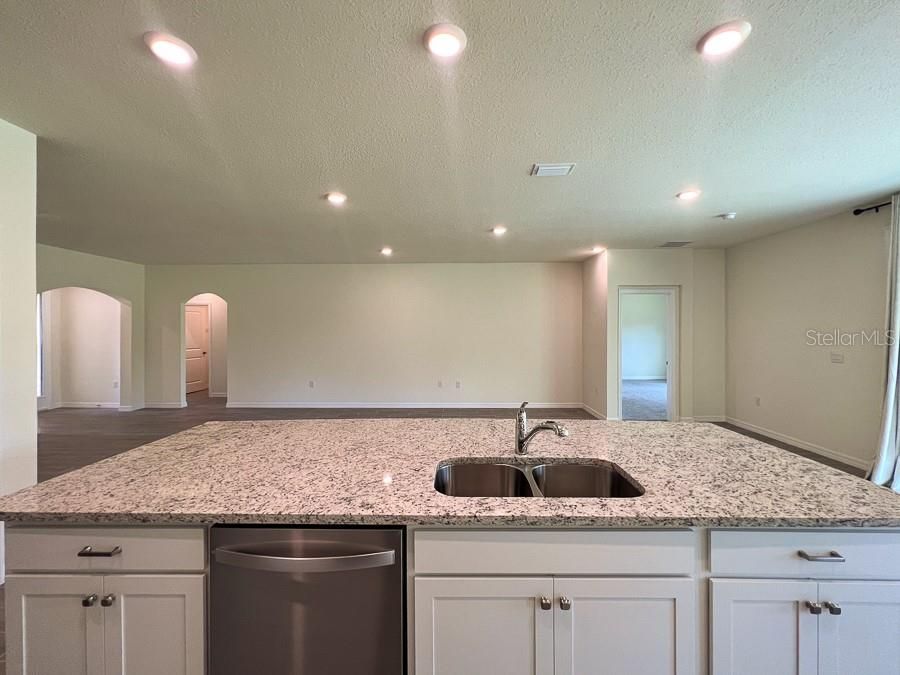 For Rent: $3,000 (3 beds, 2 baths, 1787 Square Feet)
