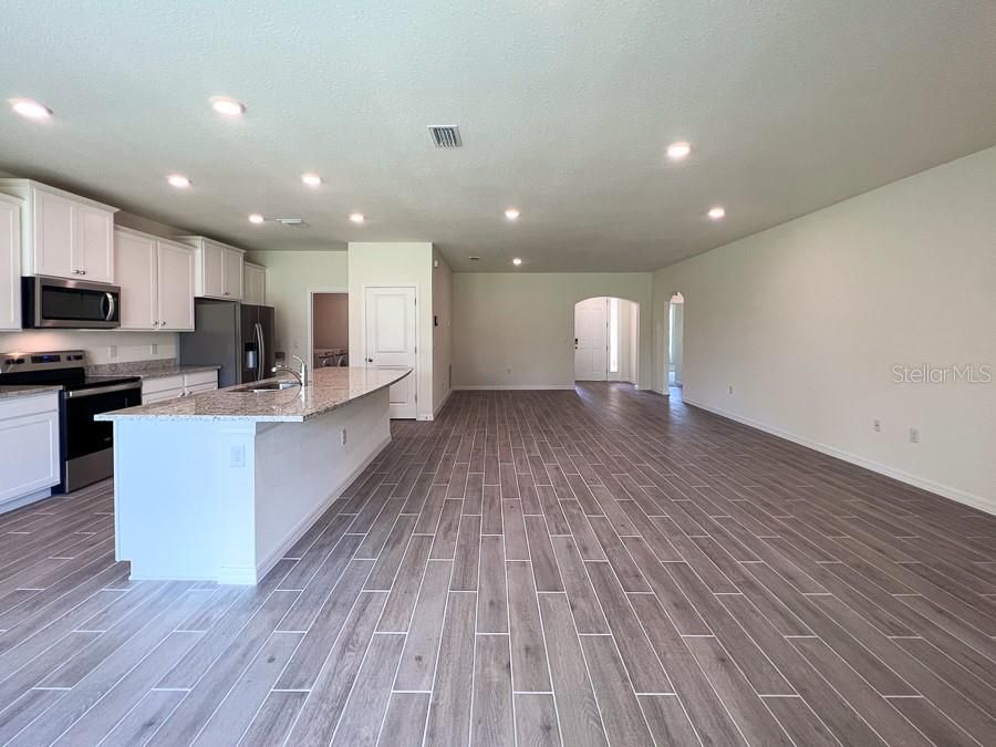 For Rent: $3,000 (3 beds, 2 baths, 1787 Square Feet)