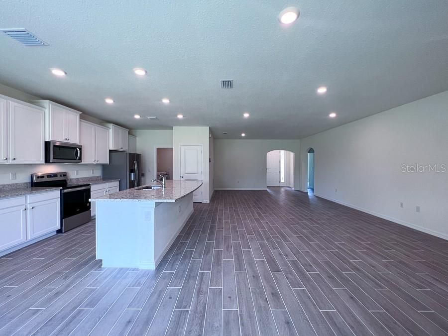 For Rent: $3,000 (3 beds, 2 baths, 1787 Square Feet)