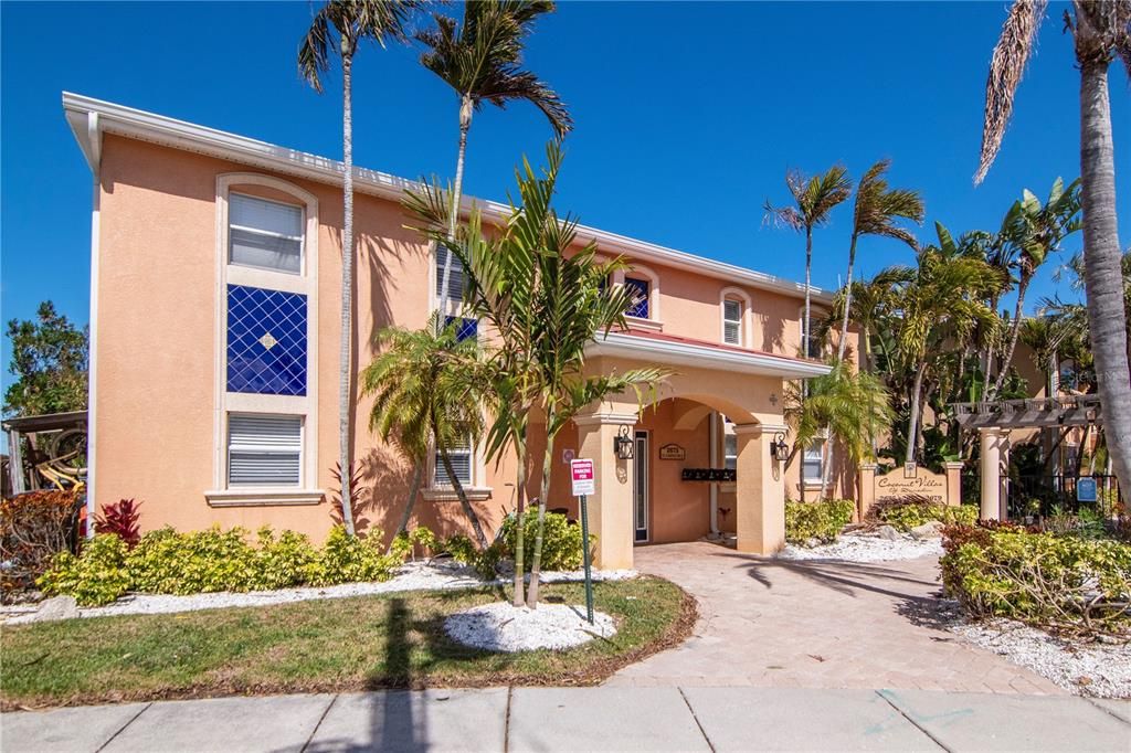 For Rent: $3,000 (2 beds, 1 baths, 851 Square Feet)