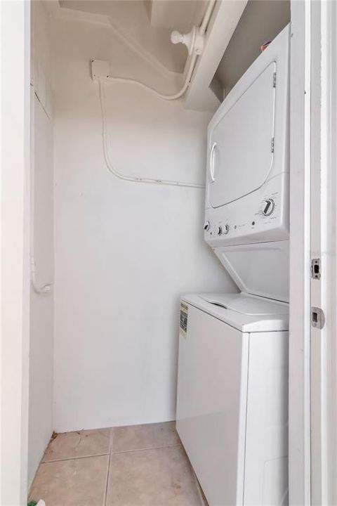 For Rent: $3,000 (2 beds, 1 baths, 851 Square Feet)