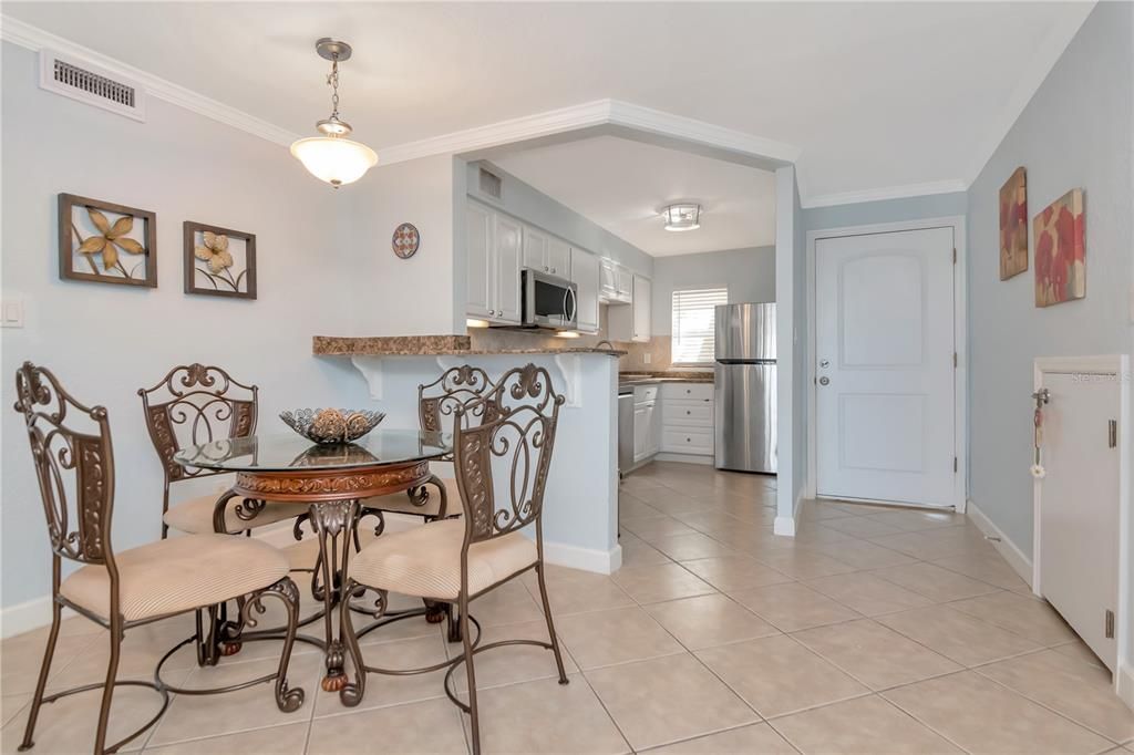 For Rent: $3,000 (2 beds, 1 baths, 851 Square Feet)