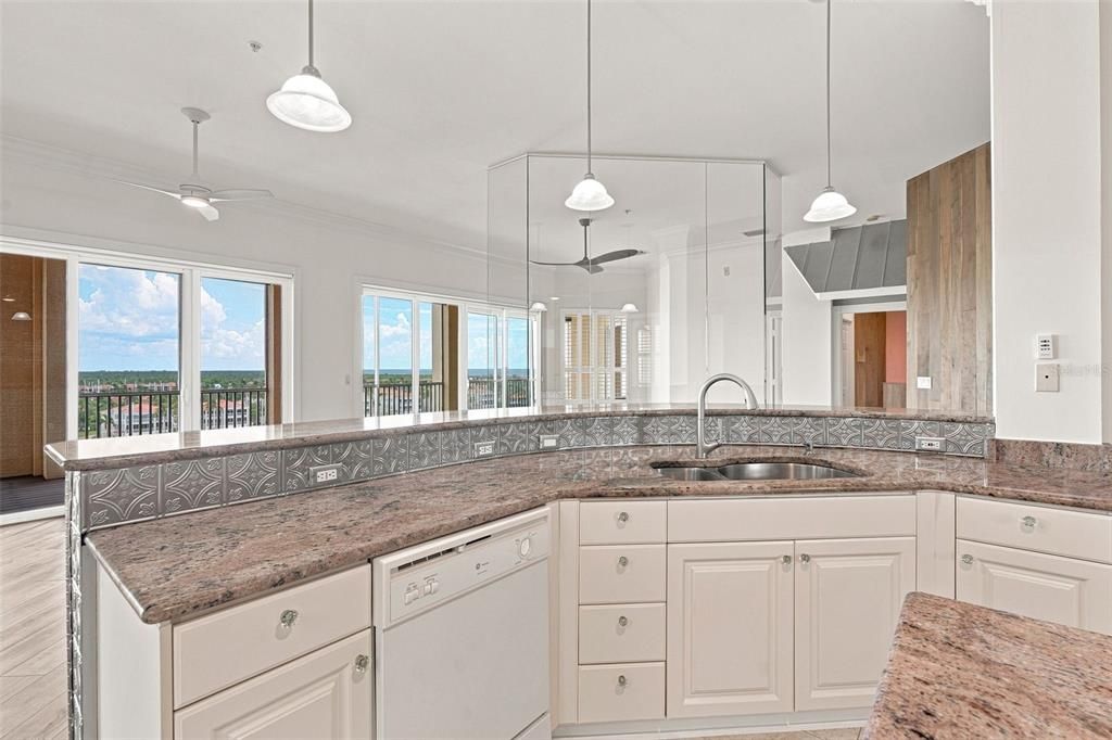 For Sale: $675,000 (3 beds, 2 baths, 1916 Square Feet)