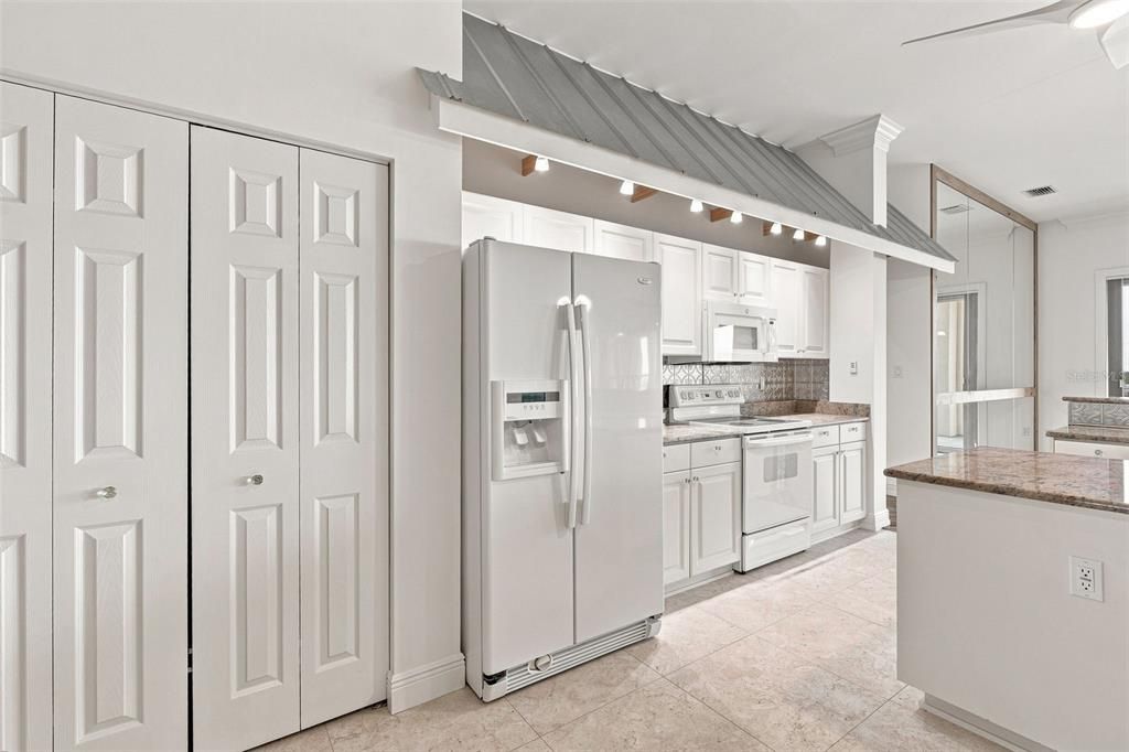 For Sale: $675,000 (3 beds, 2 baths, 1916 Square Feet)