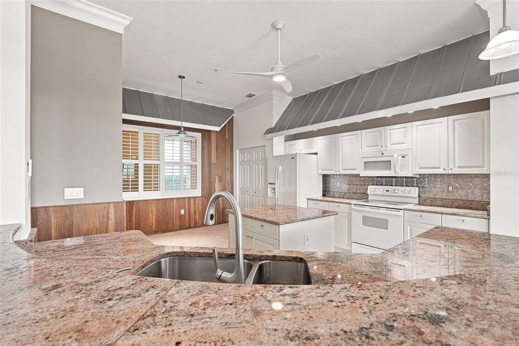 For Sale: $675,000 (3 beds, 2 baths, 1916 Square Feet)