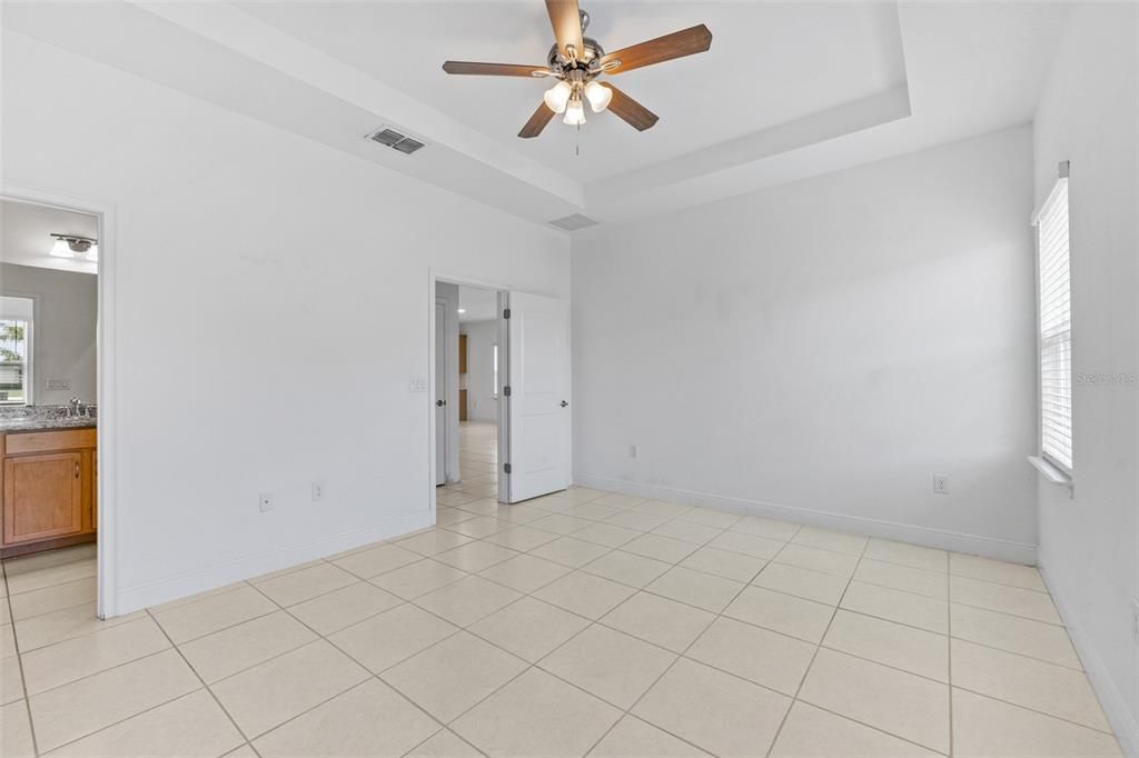 For Sale: $399,900 (4 beds, 2 baths, 1896 Square Feet)