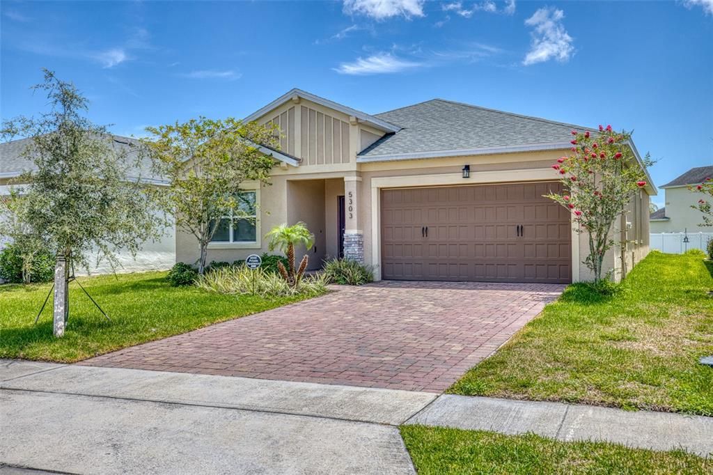 For Sale: $399,900 (4 beds, 2 baths, 1896 Square Feet)