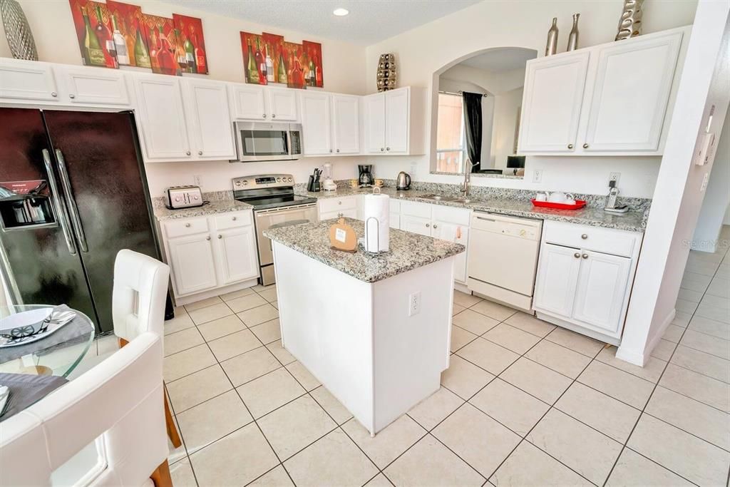 En Venta: $549,000 (7 camas, 4 baños, 2881 Pies cuadrados)